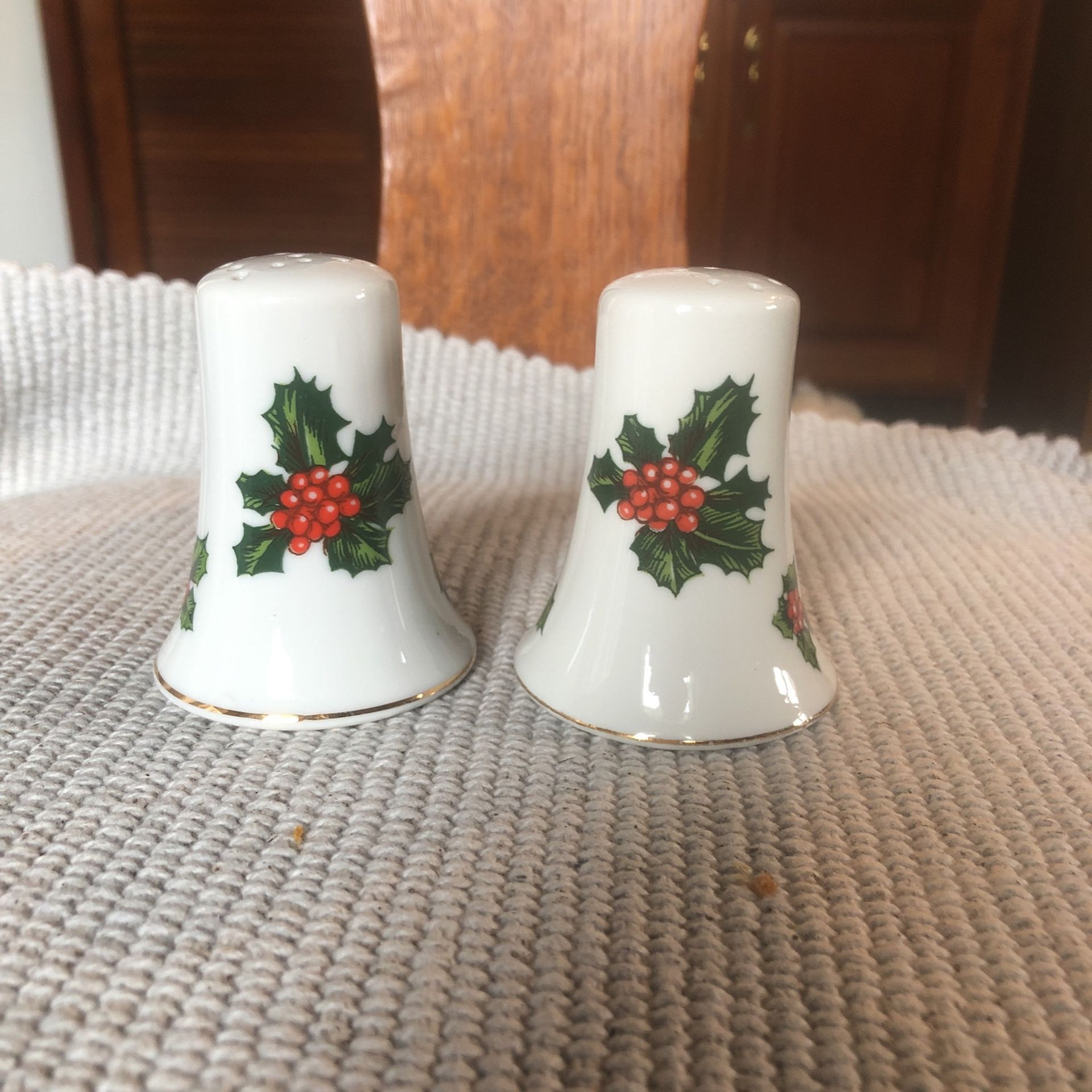 Lefton China hand painted Salt & Pepper shakers