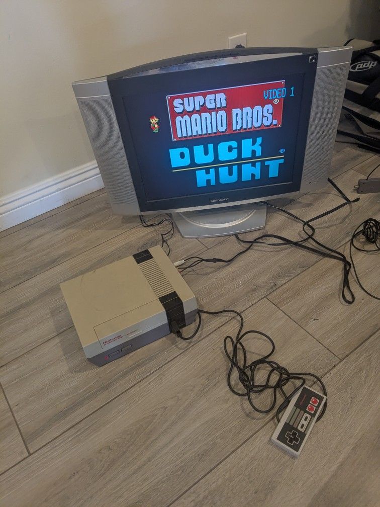 1985 Nintendo Entertainment System NES super Mario / Duck Hunt