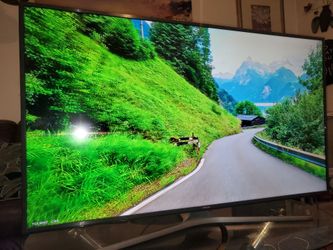 58 inch Samsung smart tv 4k come with remote.  Excellent Condition everything works perfectly fine