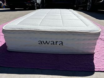 Awara Twin XL Mattress Organic Latex ( 2 available )