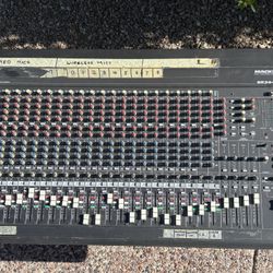 Mackie SR24-4 Sound Board Mixer