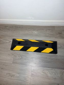 Rubber Parking Curb Stop with Yellow Stripes