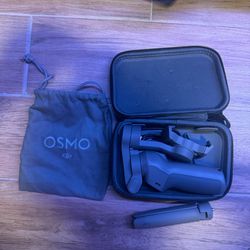 DJI Osmo Mobile 3 Combo - 3-Axis Smartphone Gimbal Handheld Stabilzer