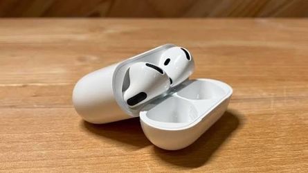 Apple AirPods Gen 4 with Charging Case