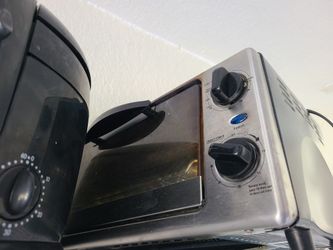 4-Slice Convection Oven, Stainless Steel, Curved Interior fits a 9 inch Pizza

