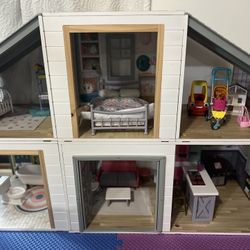 Doll Houses 