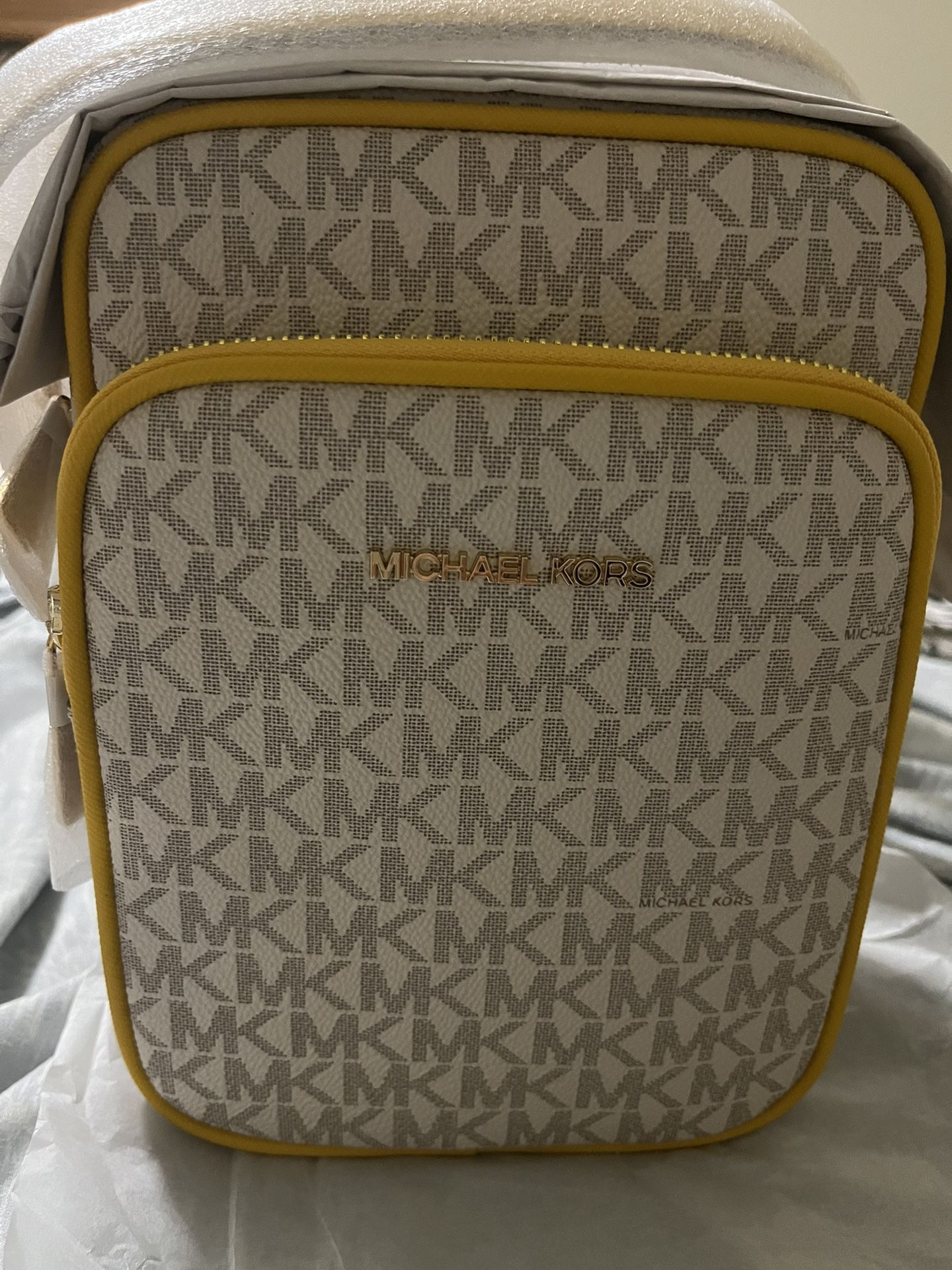 Michael Kors Jet Set Travel Medium Crossbody Bag $99 for Sale in