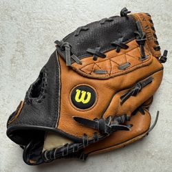 Wilson Leather Crown Web T-Ball Glove. Model A1805 Pro 3 10”. Great Condition!