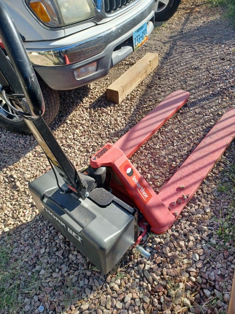 Electric Pallet Yack