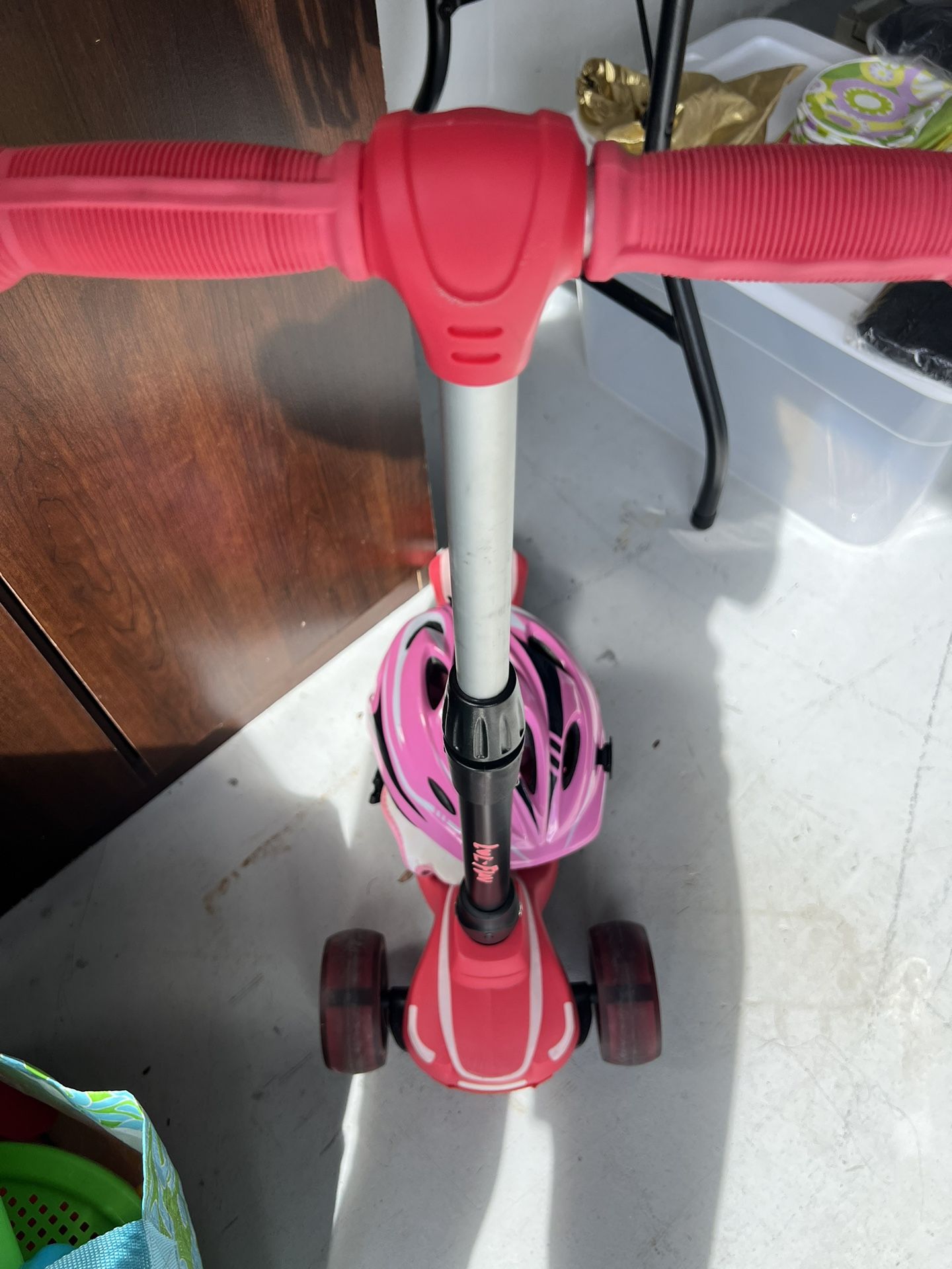 Pink Toddler Scooter  with 3 Wheel LED Lights With Helmet And Gear 