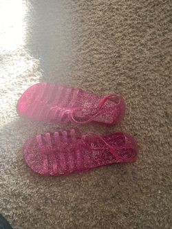 $10 Girls cute sandals size 4