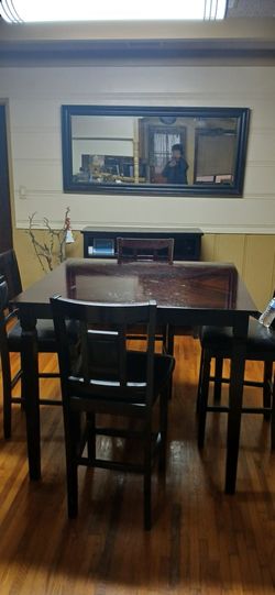 Table With  Mirror And  4 Drawer Cabinet