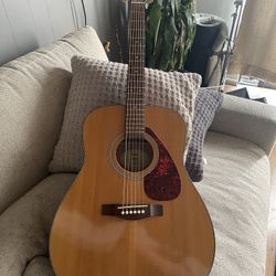 Yamaha FX335 Acoustic Guitar & HumiCase