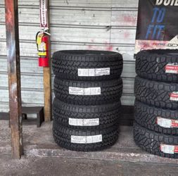 265 60 20 Bridgestone Dueler Set of 4 New