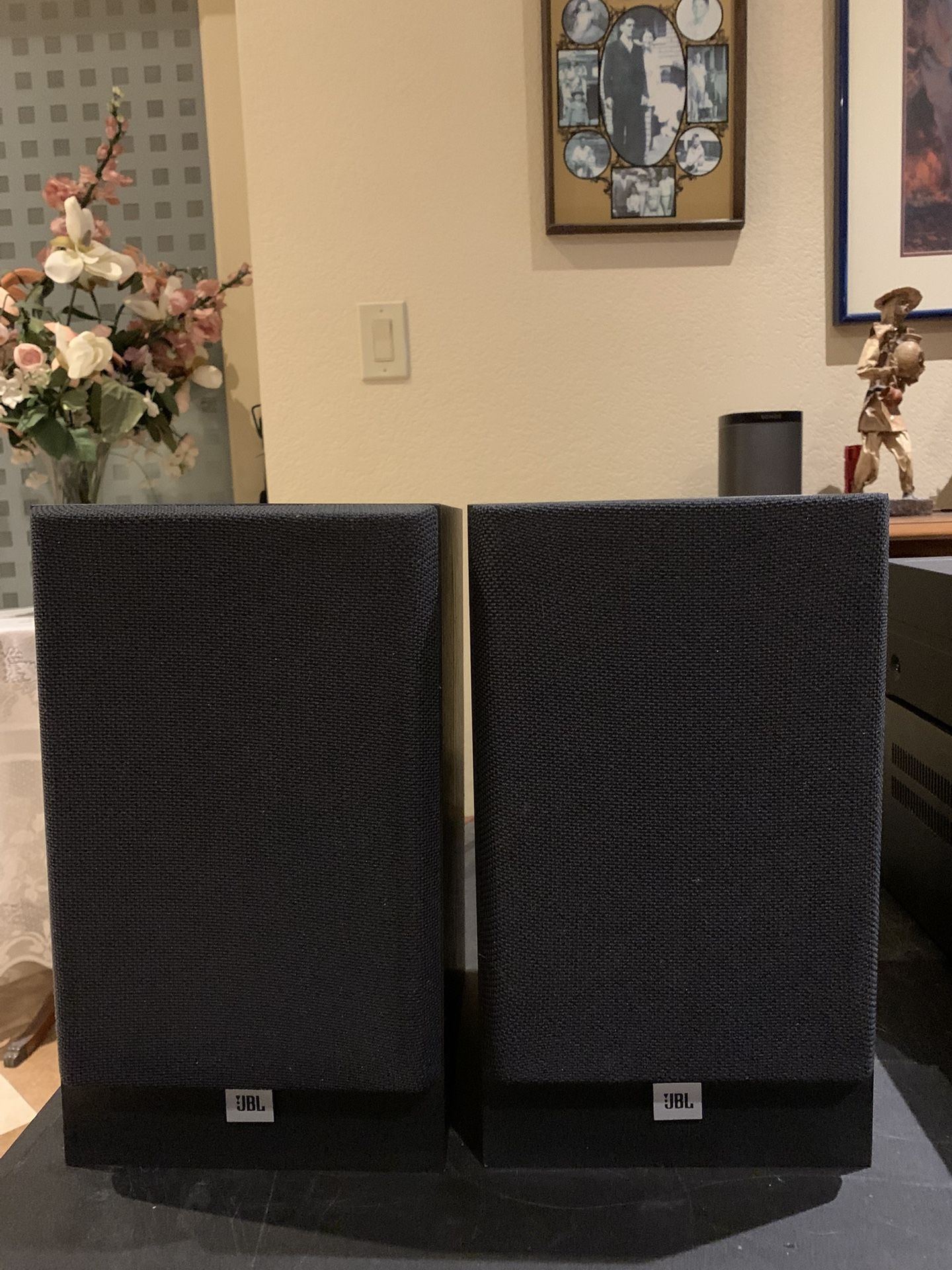 JBL BOOKSHELF SPEAKERS