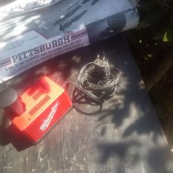 Milwaukee 2.4mAh 2000 4.8WH BATTERY AND CHARGER 