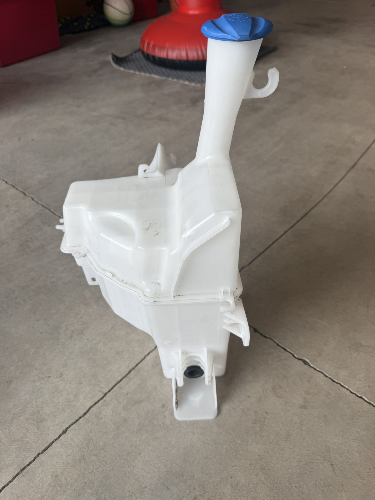 Hyundai Elantra Washer Fluid Reservoir OEM Part# 98610-F3000
