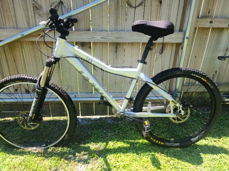 Jamis Komodo 1 Mountain Bike