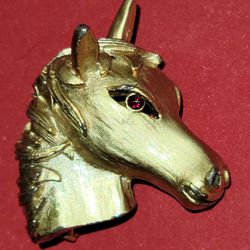 60s Vintage Gold Tone HORSE Head Brooch Red Eye
Beautiful 
Approx 1.5"