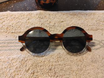 VINTAGE ILLESTEVA FRIEDA SUNGLASSES