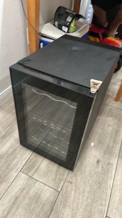 Semiconductor electric refrigerator