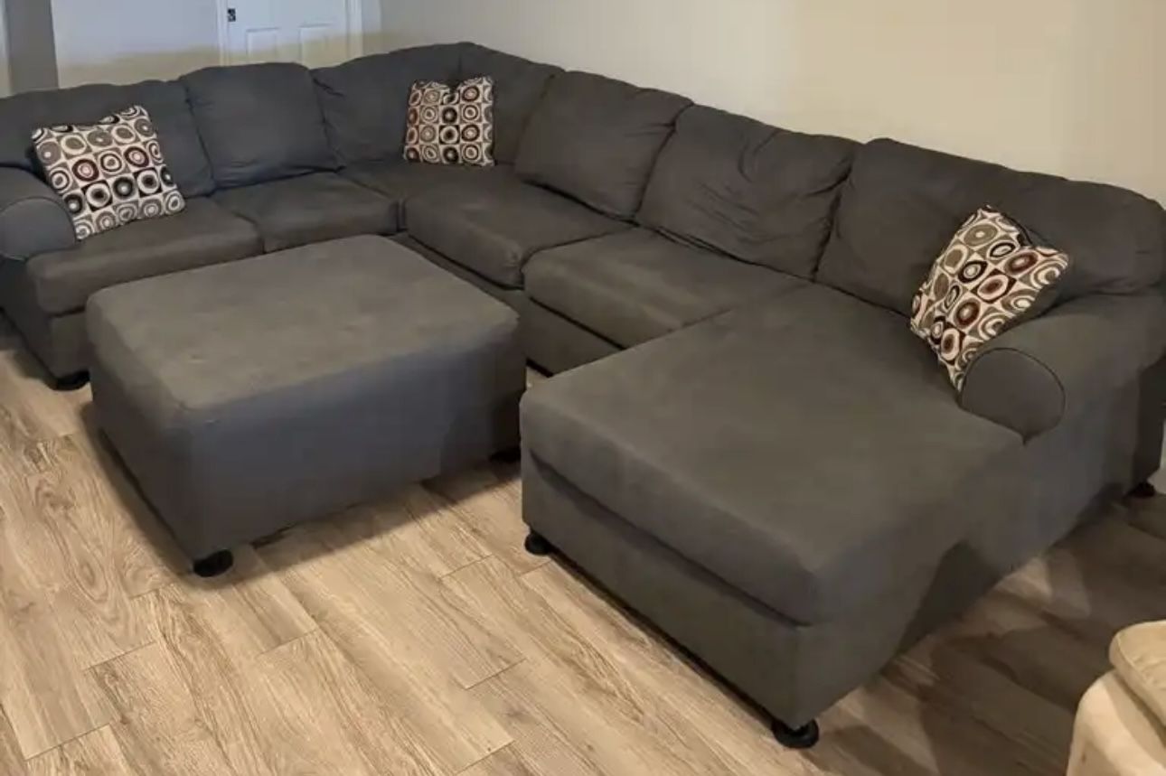Grey Sectional Couch With Ottoman