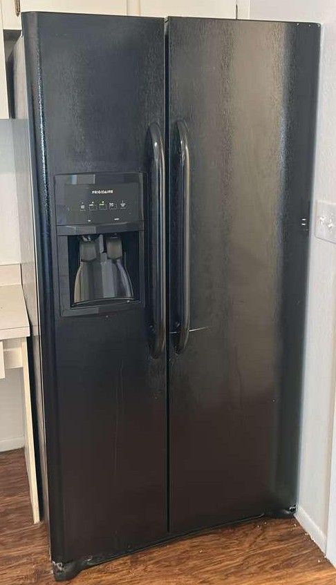 Full Black Whirlpool Kitchen Appliance Set