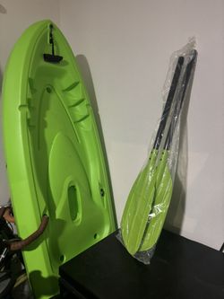 Emotion 66 Kayak Green With Paddles