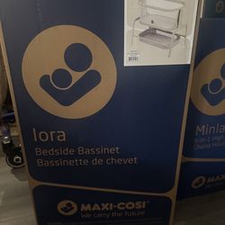 Maxi-Cosi Lora bedside bassinet