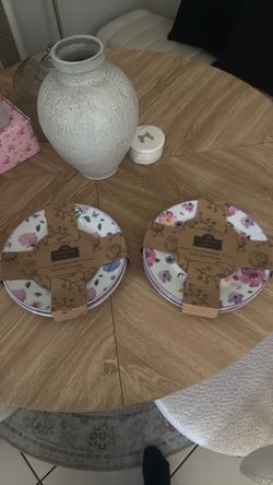 Set of 2 (x4) Total of 8 Large Dinner Ceramic Plates