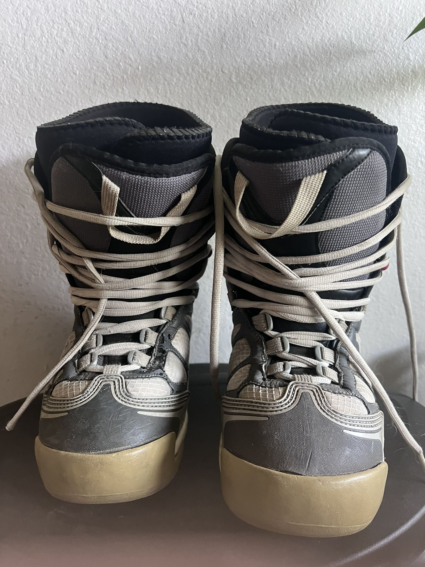 Vintage Point 7 Snowboard Boots Men’s Size 8 Gray & Black – Synthetic Upper – Retro Style
