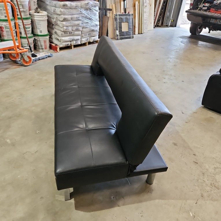 Foldable Leader Couch
