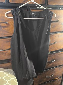 $4 BLOUSE WITH V NECK SIZE MEDIUM