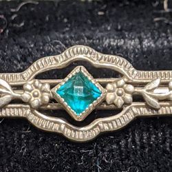WHITE GOLD EMERALD PIN ANTIQUE PIN