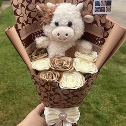 Bouquet w/ a cow 🤎💐