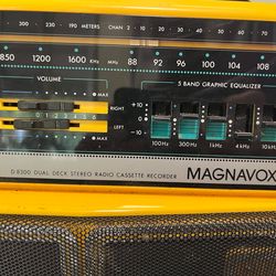 89’s vintage Magnavox boombox D8300