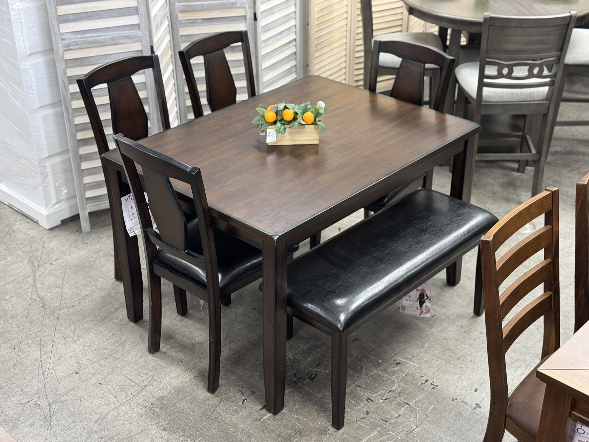 BRAND NEW Dining Table Set 4 Chairs and Bench