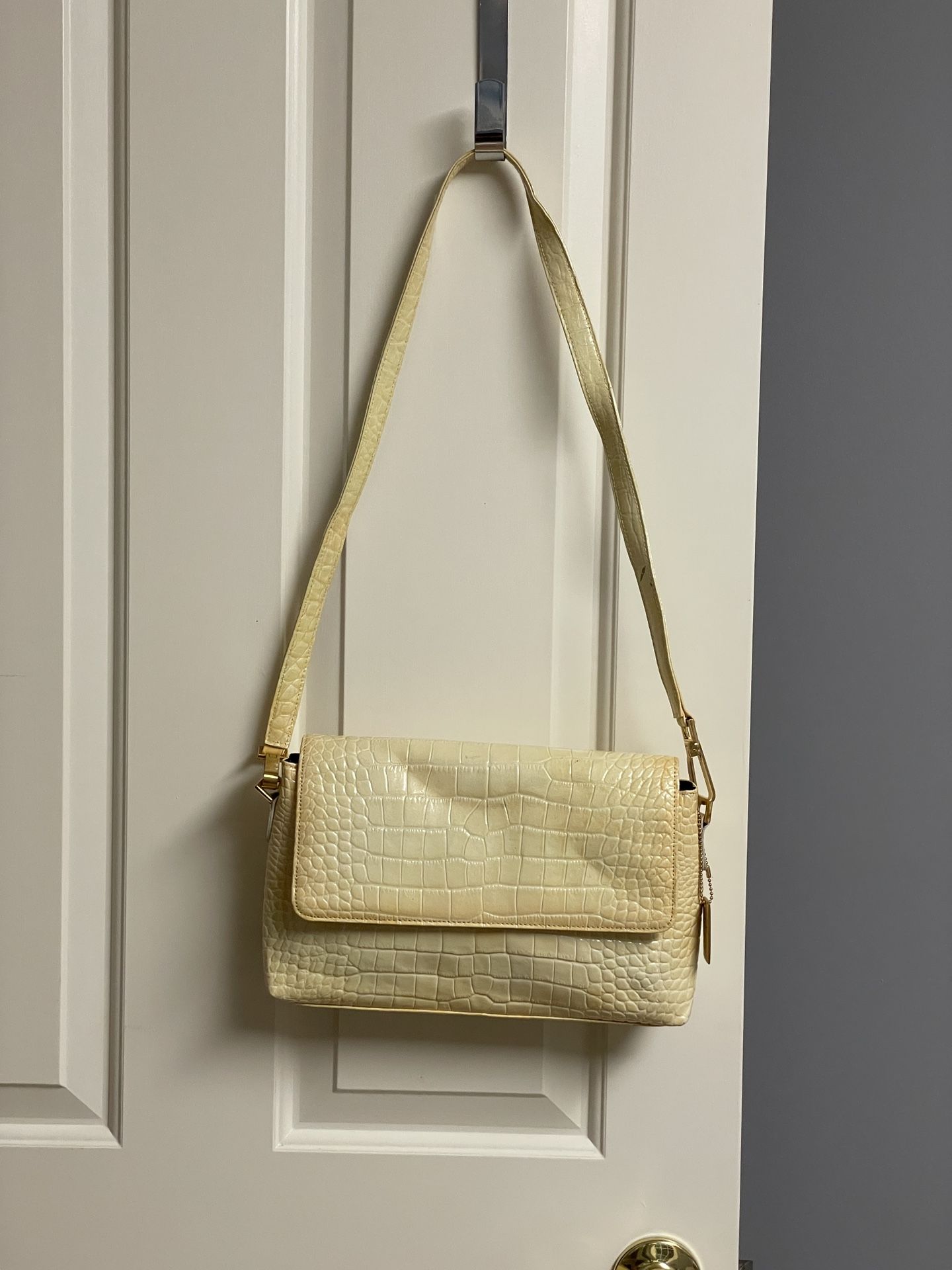 Stone Mountain Faux Leather Shoulder Handbag Purse – Pale Yellow, Reptile Pattern
