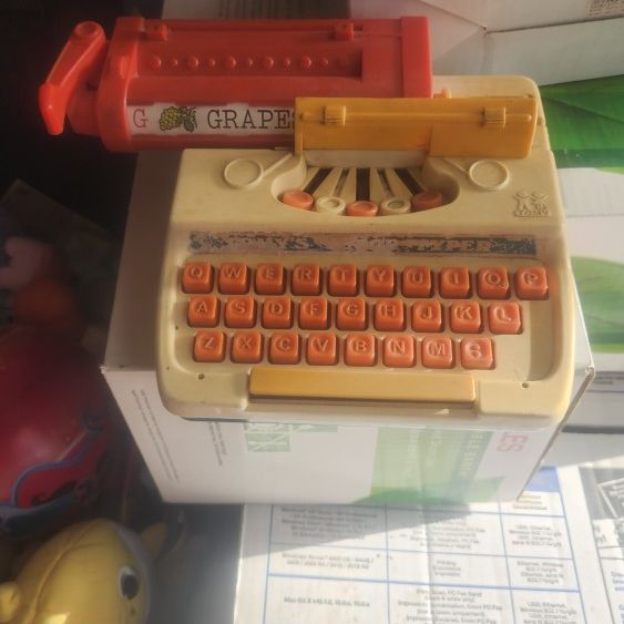 Vintage As Is Typewriter Kids for Sale in Bell Gardens, CA - OfferUp