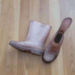 Children's Place Girls Sz 11 Rubber Rain Boots Gold  Color Waterproof Shoes.
Gently pre-owned in great condition.