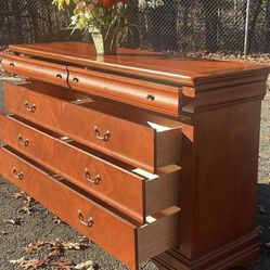 Real Wood Long Dresser With Big Drawers. Drawers Sliding Smoothly. Delivery Available. Se Habla Español 