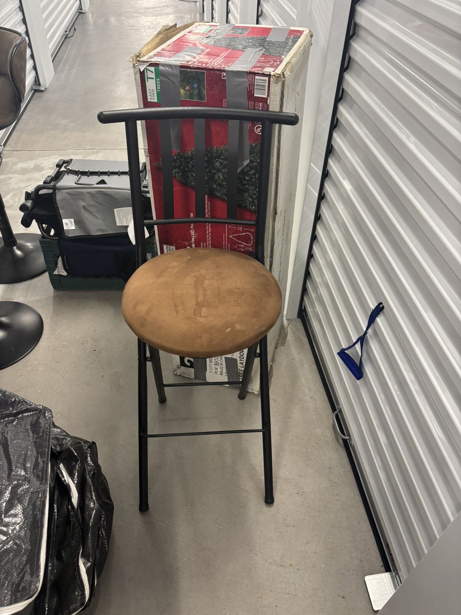 4 Bar Stools 