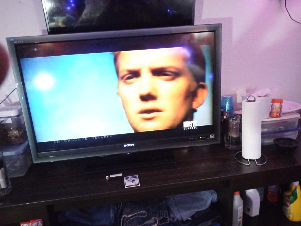 40 Inch Sony Bravia Flat Screen TV With Original Remote 