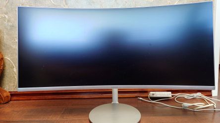 Samsung gaming, multi tasking monitor