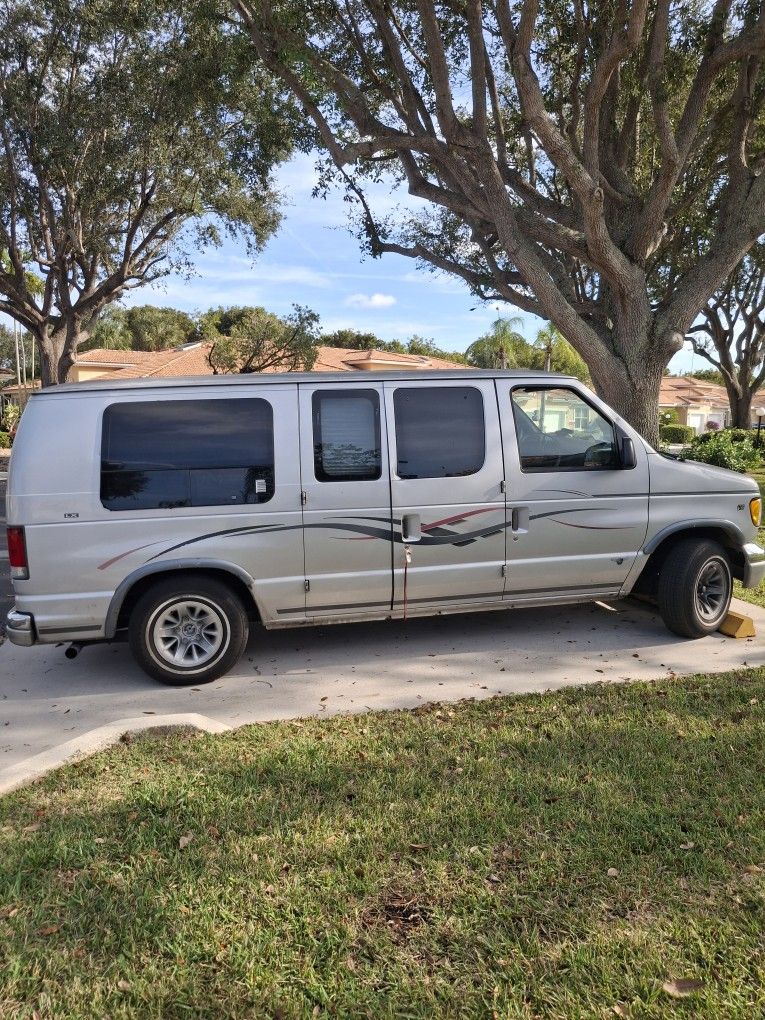 1998 Ford Club Wagon