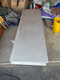 Bed tool box