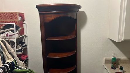 Corner cabinet