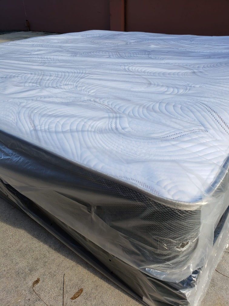 NEW QUEEN MATTRESS AND BOX SPRING 😉 100% QUALITY & CONFORM 👌