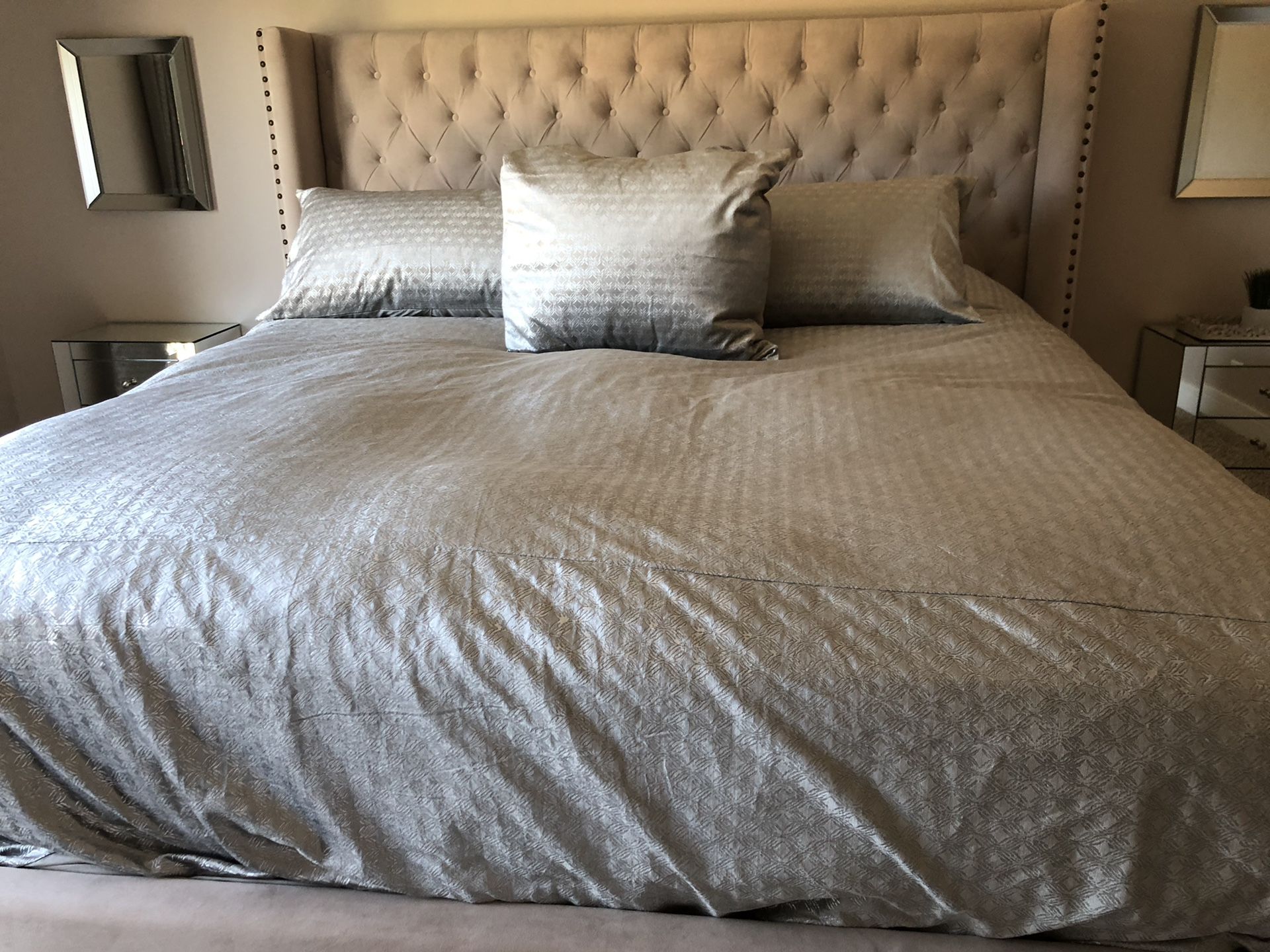 WEST ELM KING SIZE DUVET COVER WITH 3 PILLOW CASES