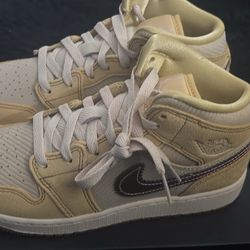 Air Jordan 1 Mid SE BG French fry 6.5 Womens